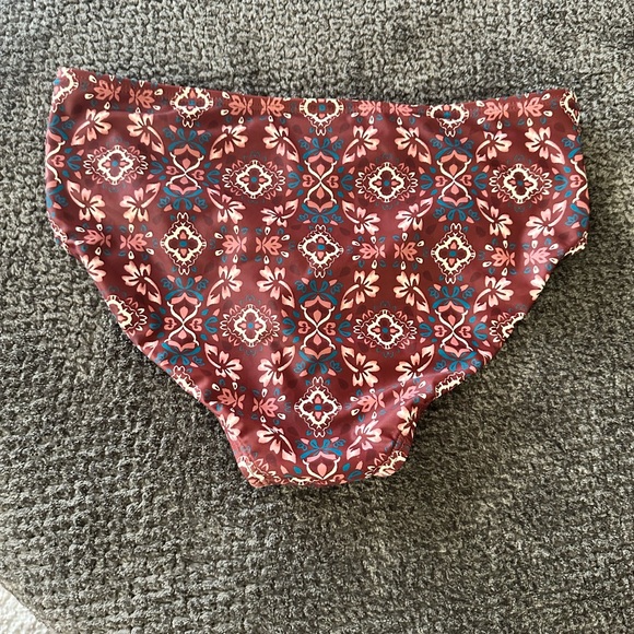 Bikini - Picture 5 of 8